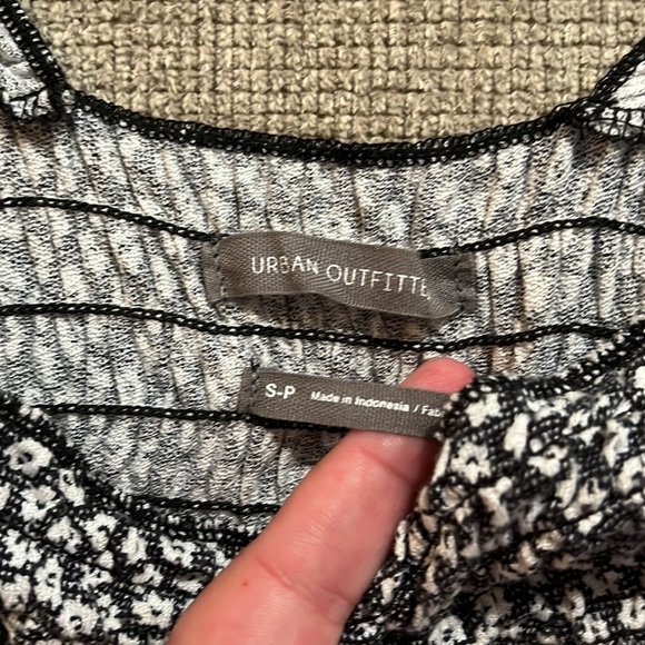 Urban Outfitters Cropped Floral Blouse - Picture 3 of 5